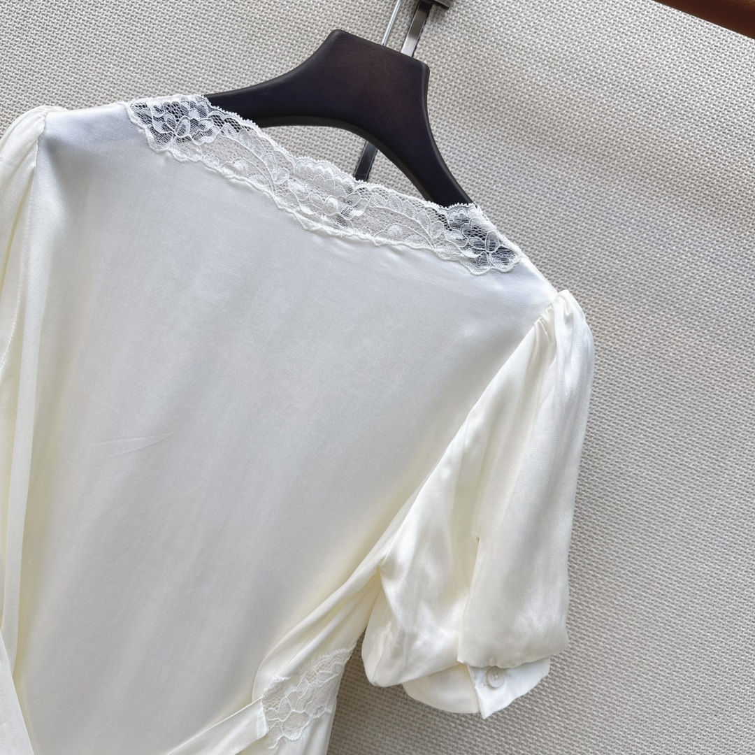 超美单品 Es 26Ss————春夏最新款蕾丝花边拼接绑带上衣 🖤腰间绑带可以调节 拼接了蕾丝花边超美 