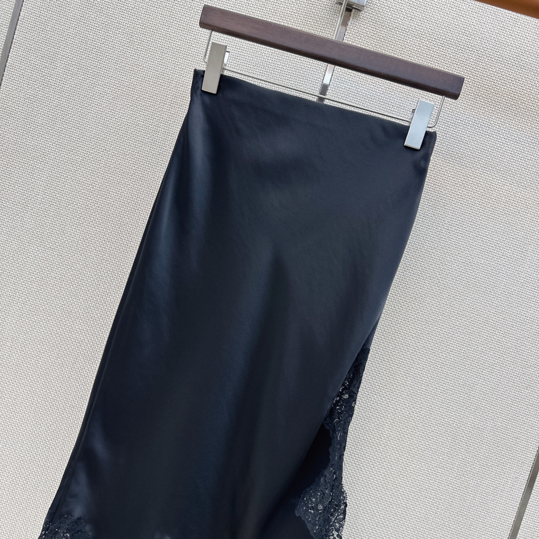 夏日小惬意 Es 26Ss————春夏最新款下摆蕾丝拼接缎面醋酸半裙 🖤点亮你的穿搭 尽显温柔和精致感 