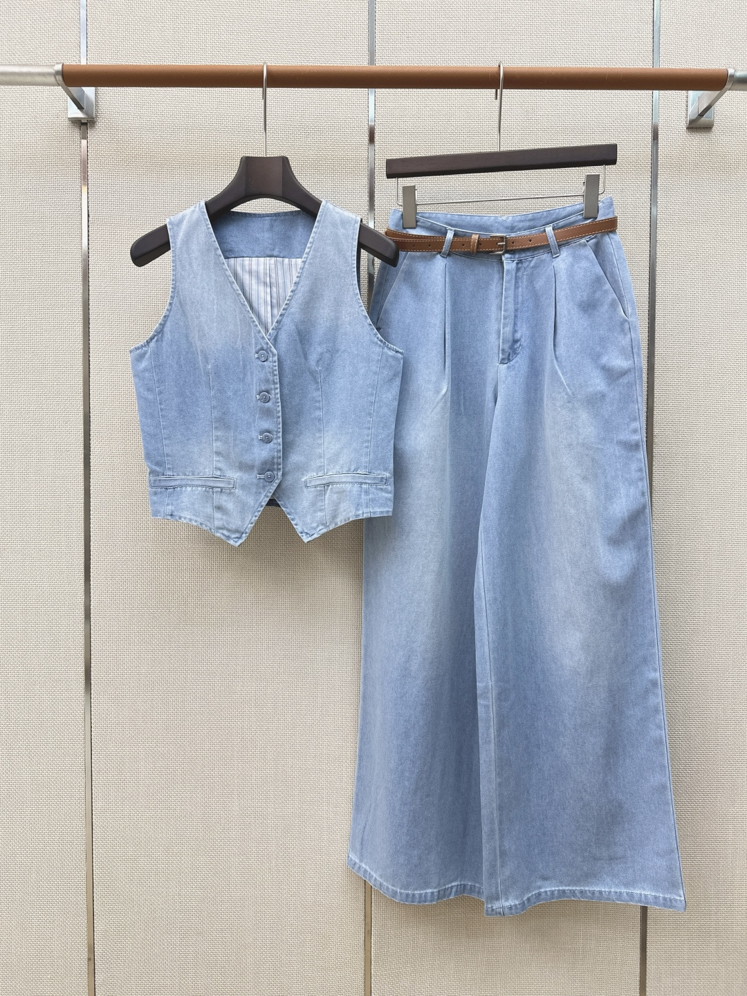 独家首发 RL 26Ss————早秋最新款做旧洗水牛仔马甲🩵做旧洗水牛仔面料 采用做旧洗水牛仔棉面料 立