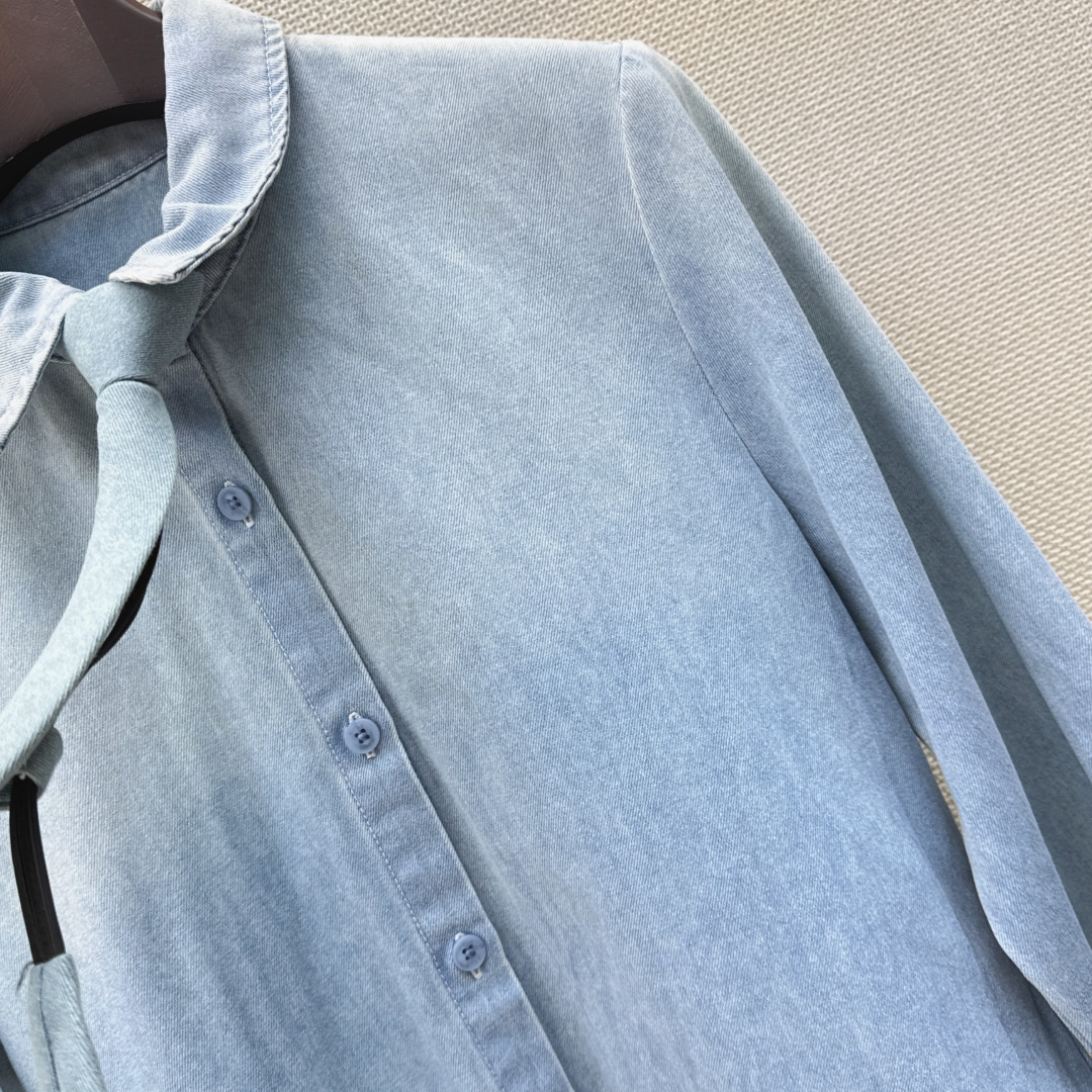 独家首发 RL 26Ss————早秋最新款做旧洗水牛仔套装 🩵领带牛仔衬衫+直筒腰带阔腿裤 超级显高的一