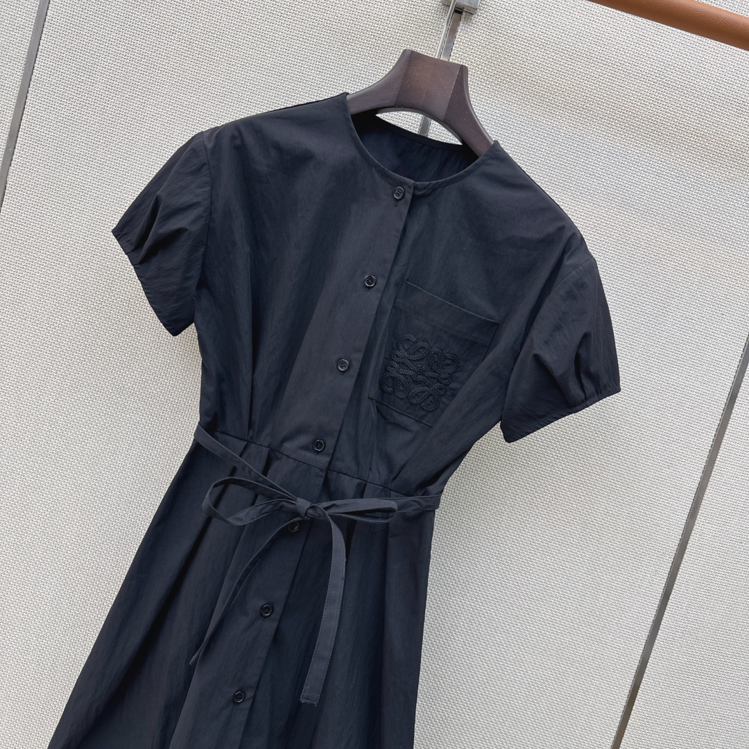 Loe 26Ss————春夏最新款极简松弛感穿搭经典徽标刺绣泡泡袖连衣裙 🖤短袖肩部做立体褶裥处理 柔和