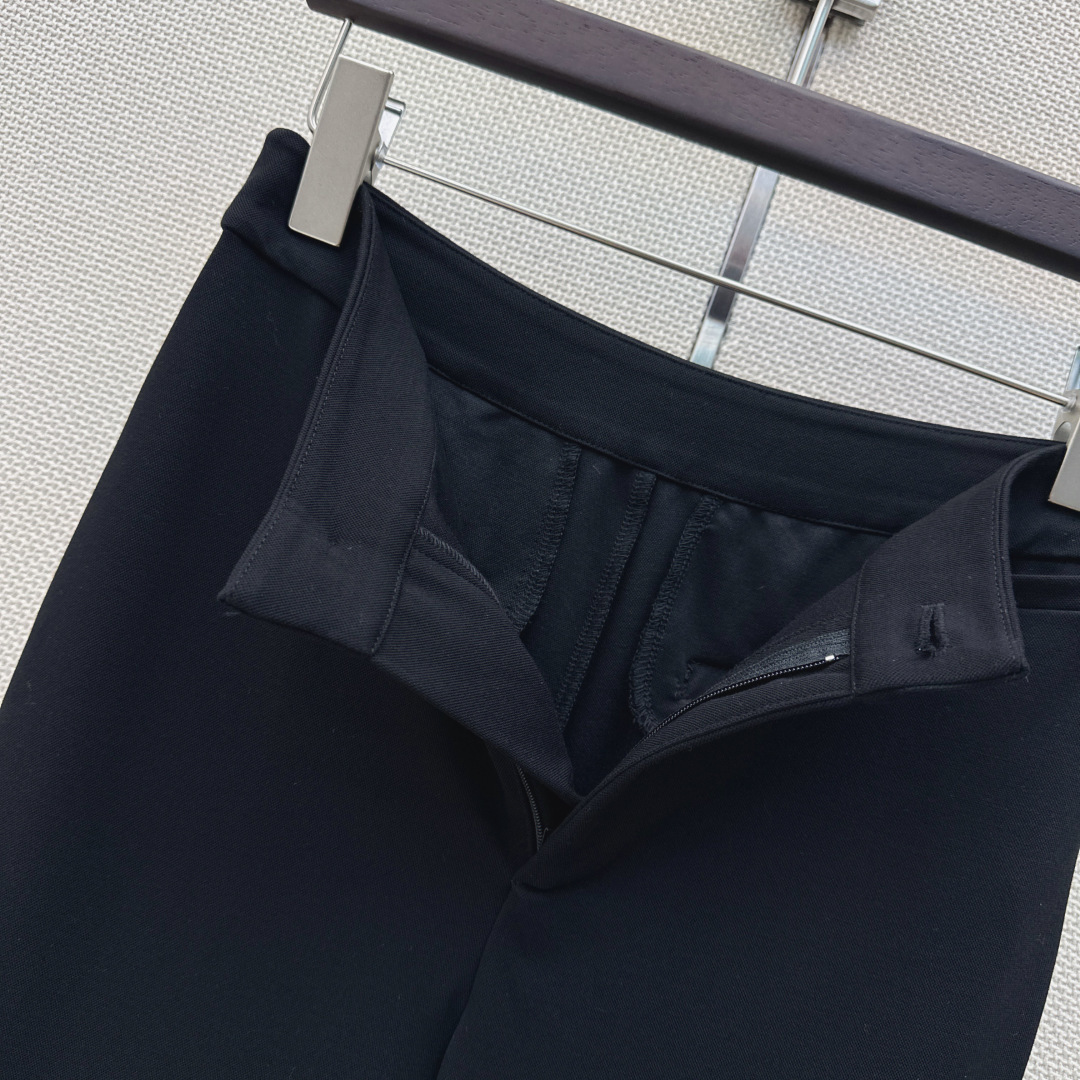 高分单品 Slp🆕 26Ss————春夏最新款经典五金撞色七分打底裤🖤今年最In的百搭单品 裤脚微喇紧身