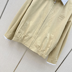 减龄缪系穿搭 Miu 26Ss————早秋最新款撞色翻领夹克外套 🤎绝绝子的一款外套 经典的字母贴布绣装 减龄缪系穿搭 Miu 26Ss————早秋最新款撞色翻领夹克外套 🤎绝绝子的一款外套 经典的字母贴布绣装