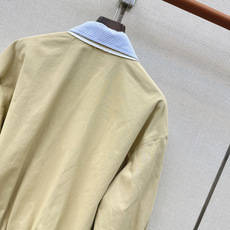 减龄缪系穿搭 Miu 26Ss————早秋最新款撞色翻领夹克外套 🤎绝绝子的一款外套 经典的字母贴布绣装 减龄缪系穿搭 Miu 26Ss————早秋最新款撞色翻领夹克外套 🤎绝绝子的一款外套 经典的字母贴布绣装