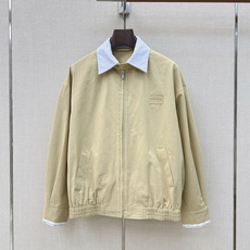 减龄缪系穿搭 Miu 26Ss————早秋最新款撞色翻领夹克外套 🤎绝绝子的一款外套 经典的字母贴布绣装 减龄缪系穿搭 Miu 26Ss————早秋最新款撞色翻领夹克外套 🤎绝绝子的一款外套 经典的字母贴布绣装