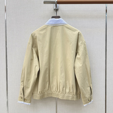 减龄缪系穿搭 Miu 26Ss————早秋最新款撞色翻领夹克外套 🤎绝绝子的一款外套 经典的字母贴布绣装 减龄缪系穿搭 Miu 26Ss————早秋最新款撞色翻领夹克外套 🤎绝绝子的一款外套 经典的字母贴布绣装