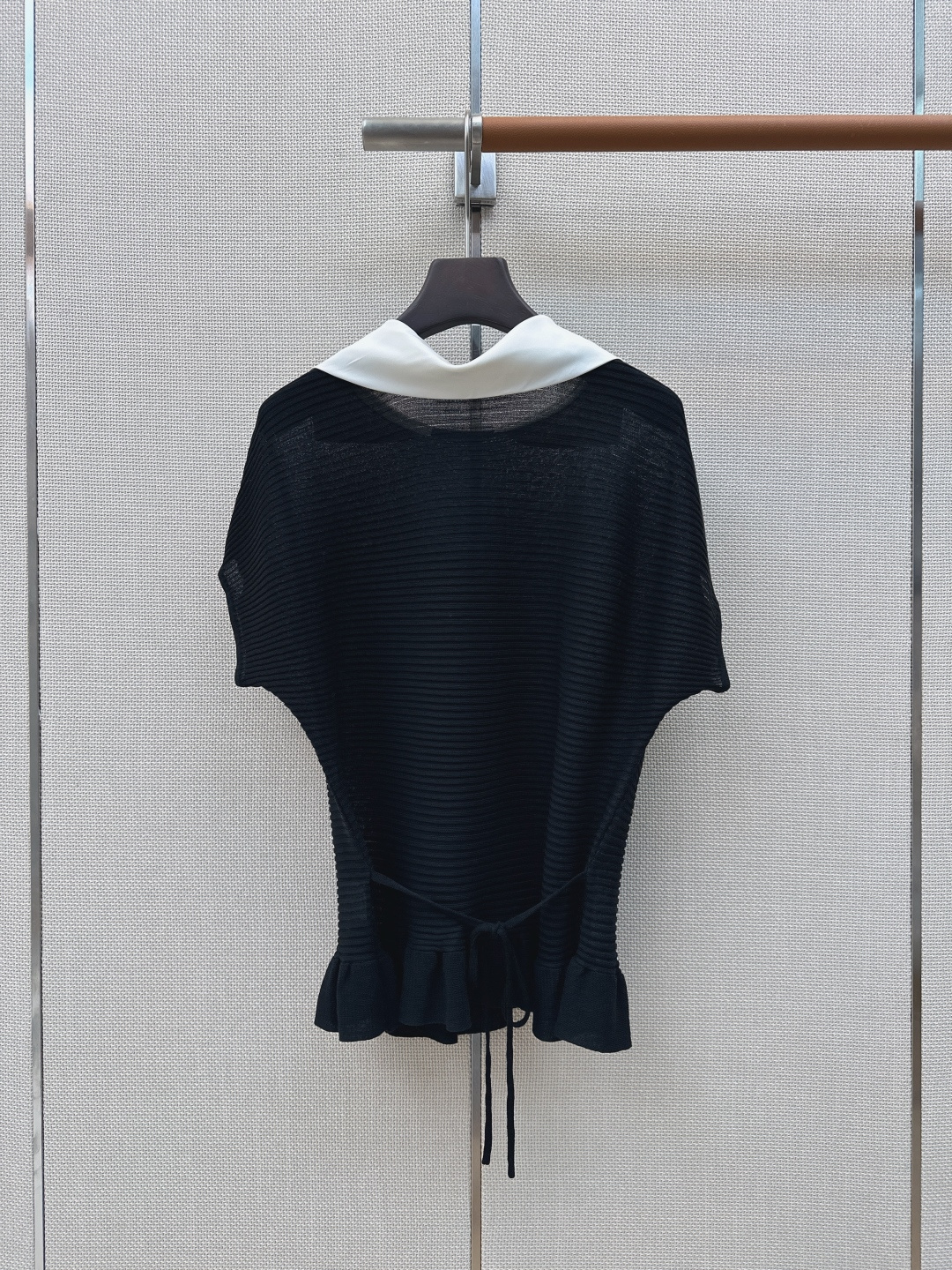 Miu 26Ss————早秋最新款减龄针织衫🖤日常必备款 永不过时的时尚元素～～logo胸针精致大牌 休