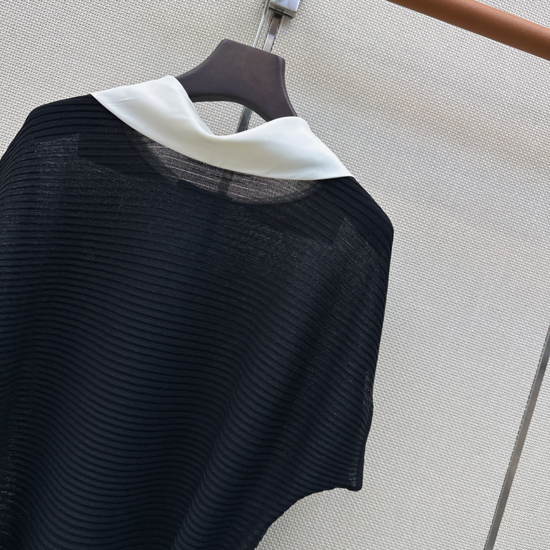 Miu 26Ss————早秋最新款减龄针织衫🖤日常必备款 永不过时的时尚元素～～logo胸针精致大牌 休