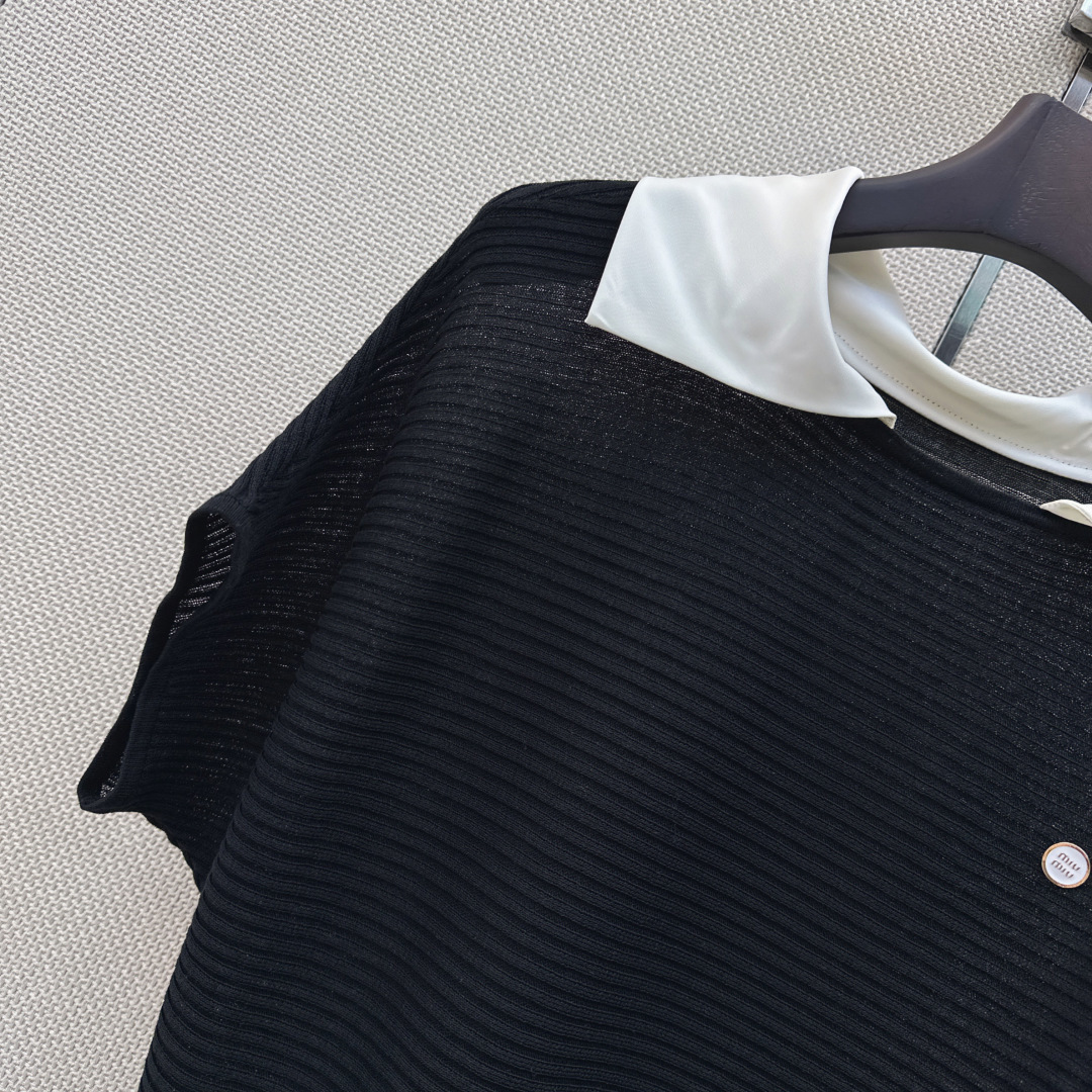 Miu 26Ss————早秋最新款减龄针织衫🖤日常必备款 永不过时的时尚元素～～logo胸针精致大牌 休