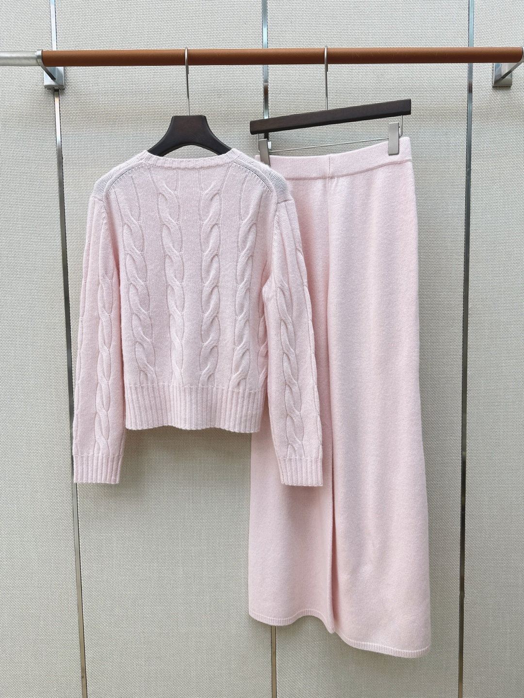 品质控必入 lp🆕 26Ss————秋冬最新款老钱风穿搭气质羊绒套装🩶原版定染纱线很高级的色调 百分百进口羊绒重磅克重纱