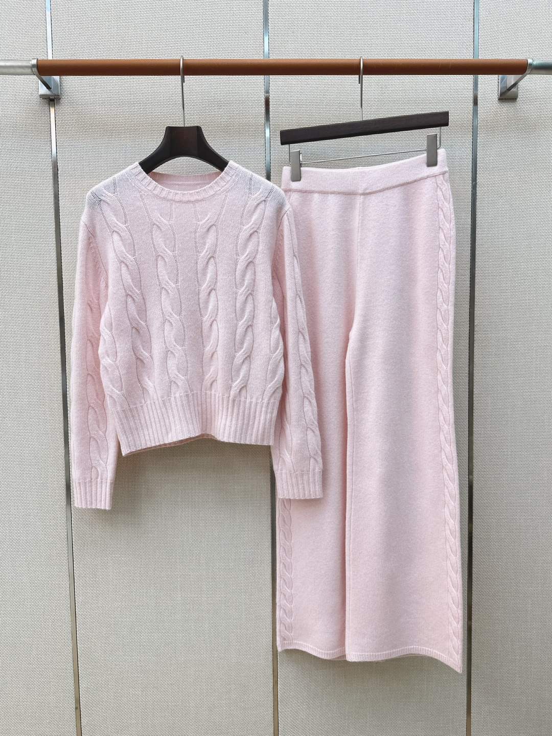 品质控必入 lp🆕 26Ss————秋冬最新款老钱风穿搭气质羊绒套装🩶原版定染纱线很高级的色调 百分百进口羊绒重磅克重纱