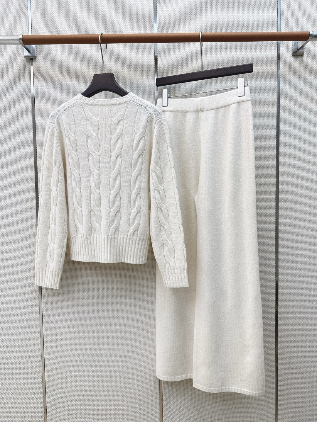 品质控必入 lp🆕 26Ss————秋冬最新款老钱风穿搭气质羊绒套装🩶原版定染纱线很高级的色调 百分百进口羊绒重磅克重纱
