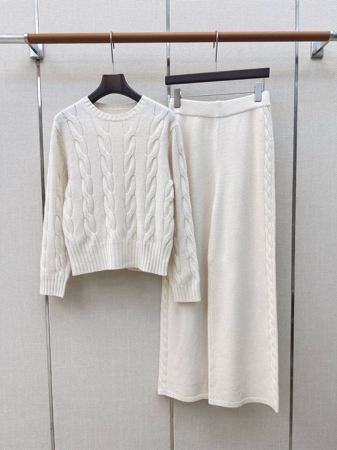 品质控必入 lp🆕 26Ss————秋冬最新款老钱风穿搭气质羊绒套装🩶原版定染纱线很高级的色调 百分百进口羊绒重磅克重纱
