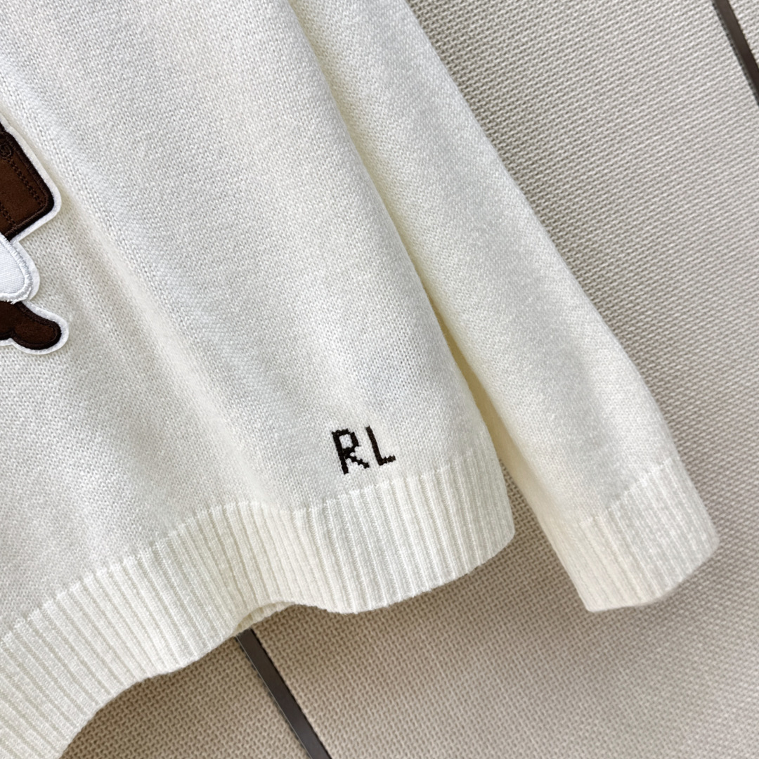 美式穿搭 RL 26Ss———早秋最新款穿风衣的小熊毛衣🖤 进口羊绒羊毛纱线软软糯糯 质感无敌赞 嵌花小熊立体刺绣工艺 