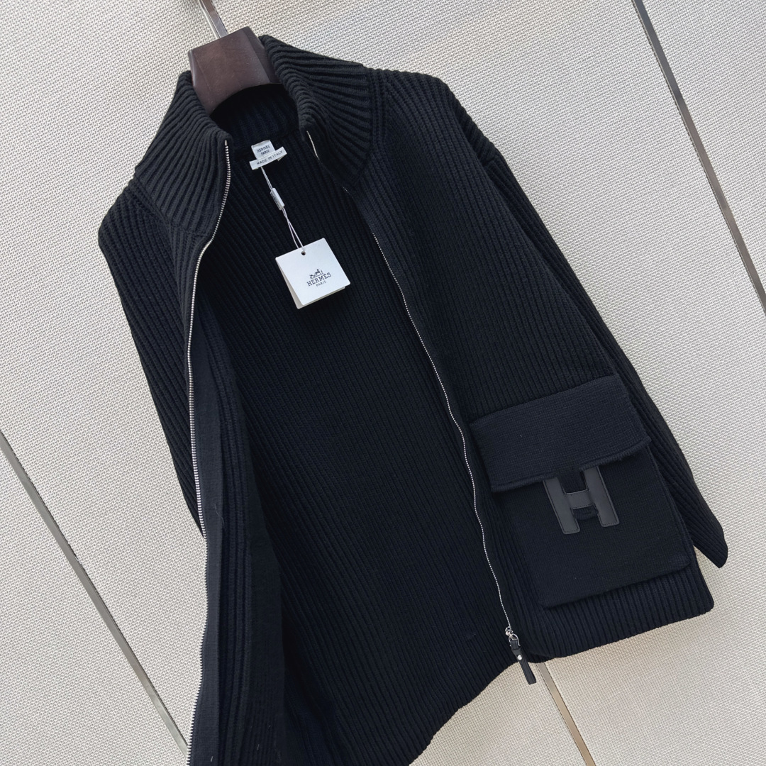 独家首发 Her 26Ss———秋冬最新款经典H图案装饰口袋羊毛针织外套🖤爆单系列回归〰️新版落肩设计 高级色系奢华帅气