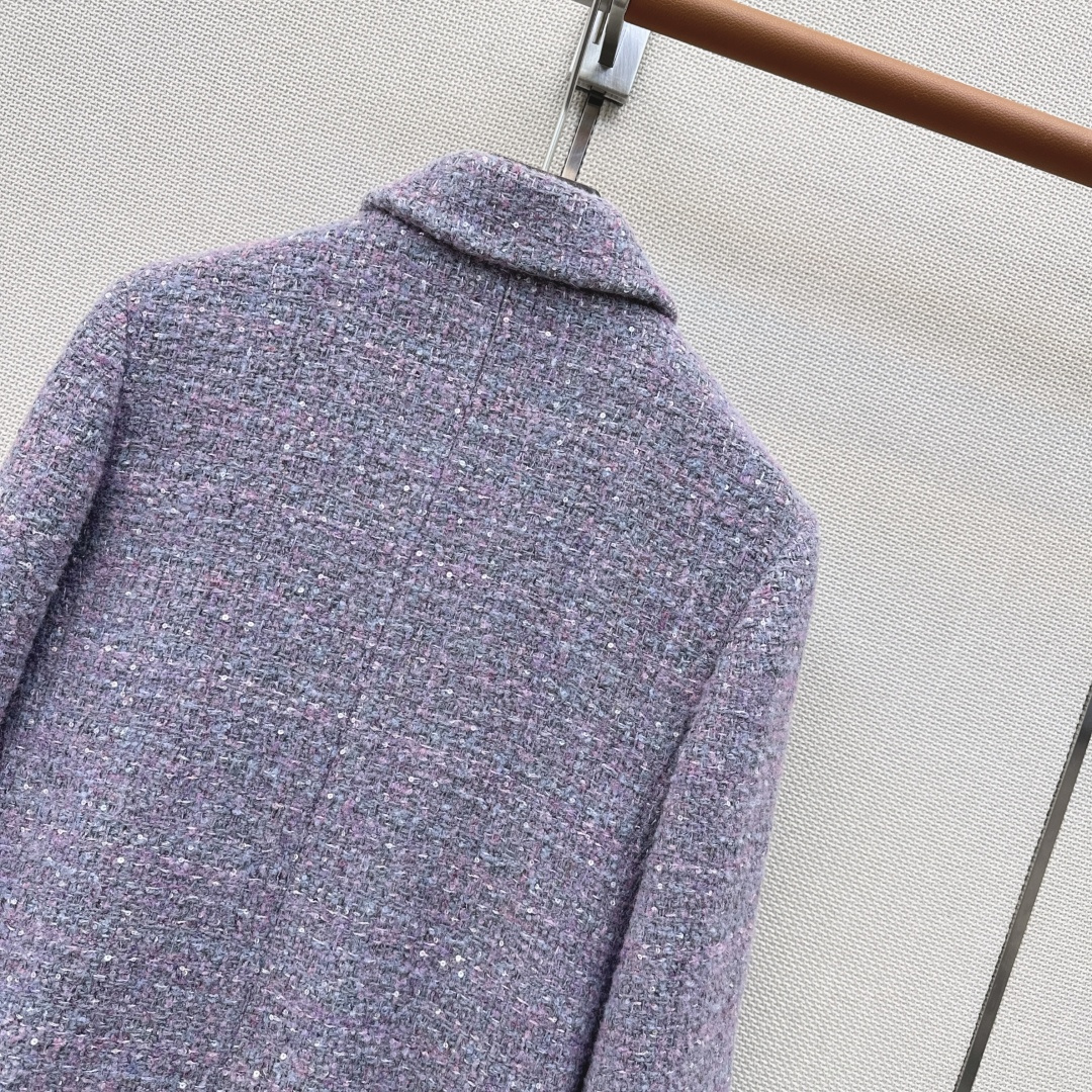 C家 26Ss———秋冬最新款气质中长款翻领编织外套💜yb开发绝美编织面料实物超美 立体肌理感精致感满满 上身自带一种高