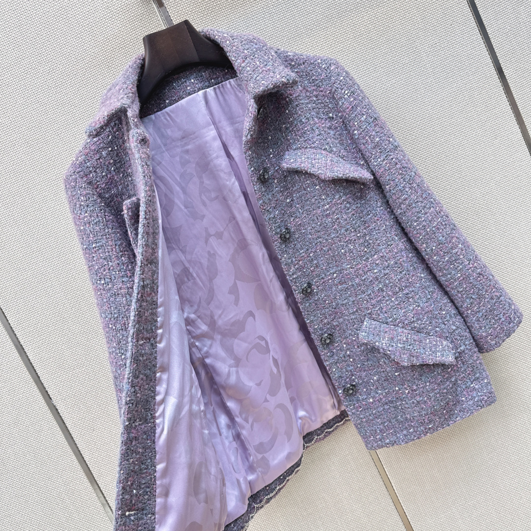 C家 26Ss———秋冬最新款气质中长款翻领编织外套💜yb开发绝美编织面料实物超美 立体肌理感精致感满满 上身自带一种高