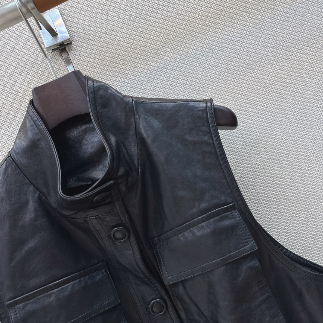 高智感穿搭 Slp🆕 26Ss———秋冬最新款帅气时髦马甲外套🤎进口油边工艺 松弛感的老钱风穿搭 百分百进口小羊皮质感超