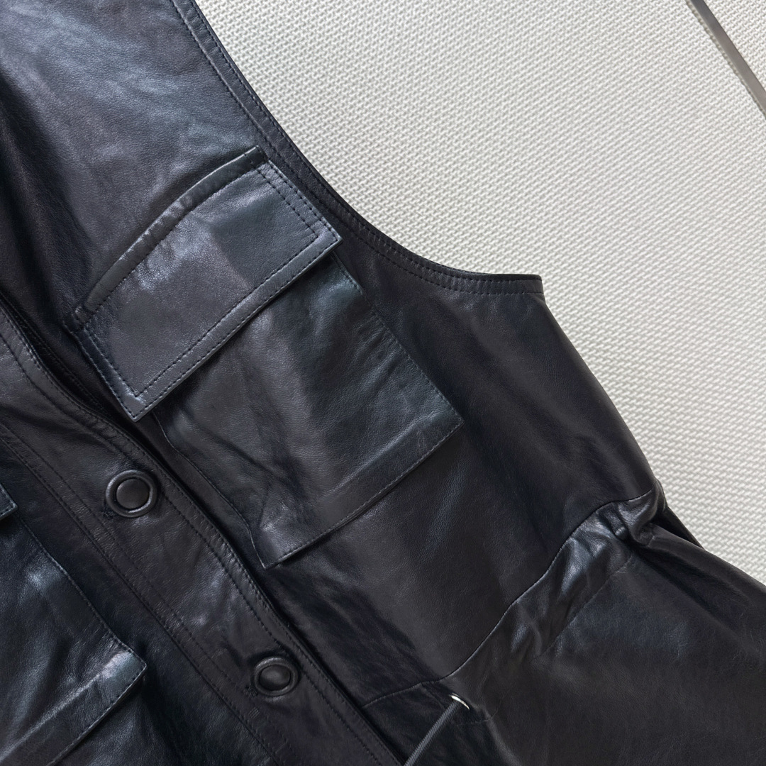 高智感穿搭 Slp🆕 26Ss———秋冬最新款帅气时髦马甲外套🤎进口油边工艺 松弛感的老钱风穿搭 百分百进口小羊皮质感超