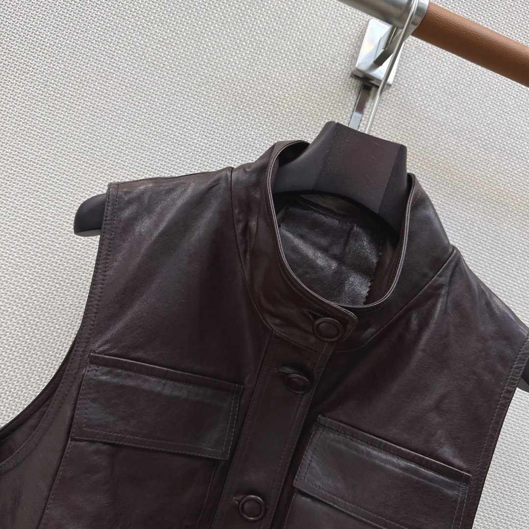 高智感穿搭 Slp🆕 26Ss———秋冬最新款帅气时髦马甲外套🤎进口油边工艺 松弛感的老钱风穿搭 百分百进口小羊皮质感超