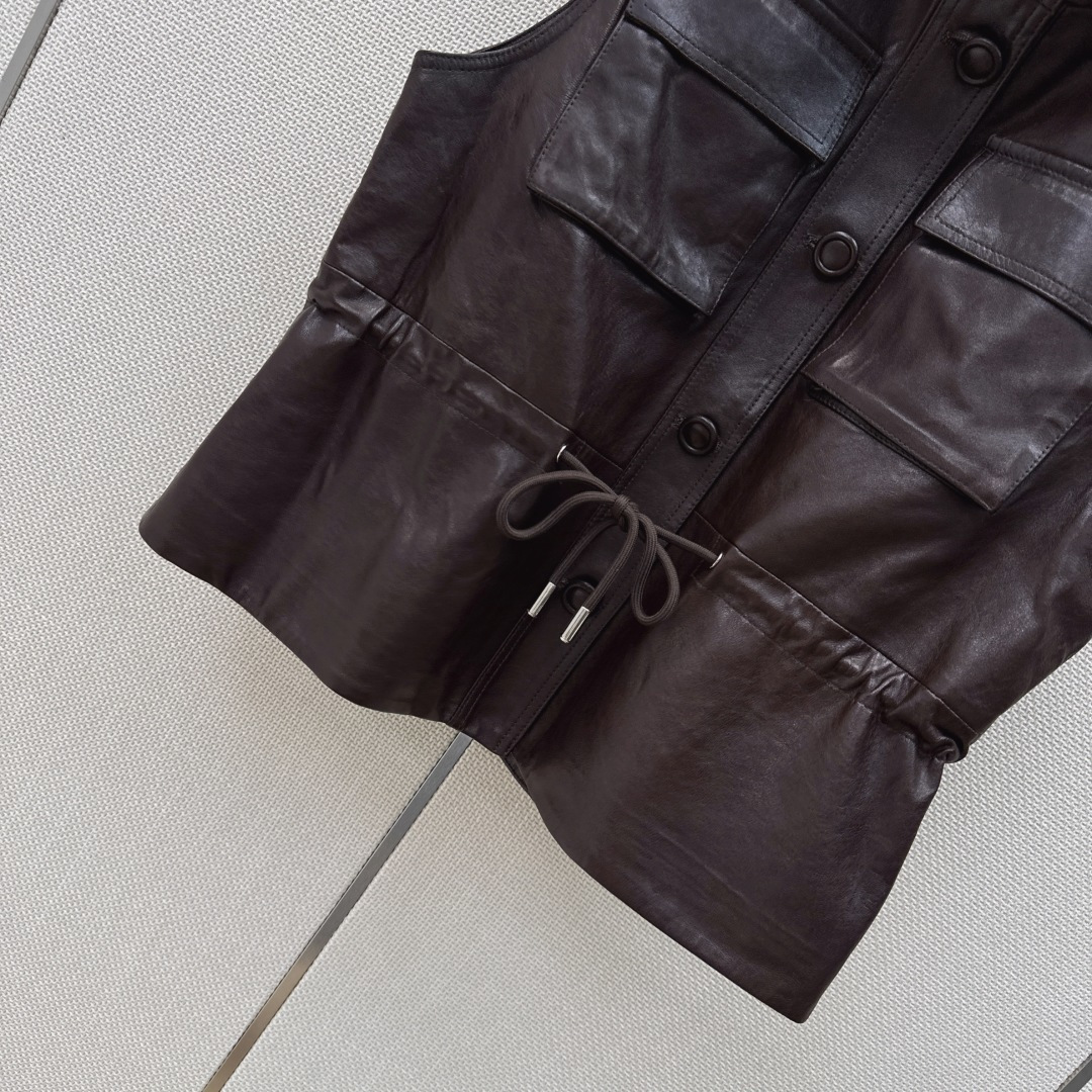 高智感穿搭 Slp🆕 26Ss———秋冬最新款帅气时髦马甲外套🤎进口油边工艺 松弛感的老钱风穿搭 百分百进口小羊皮质感超