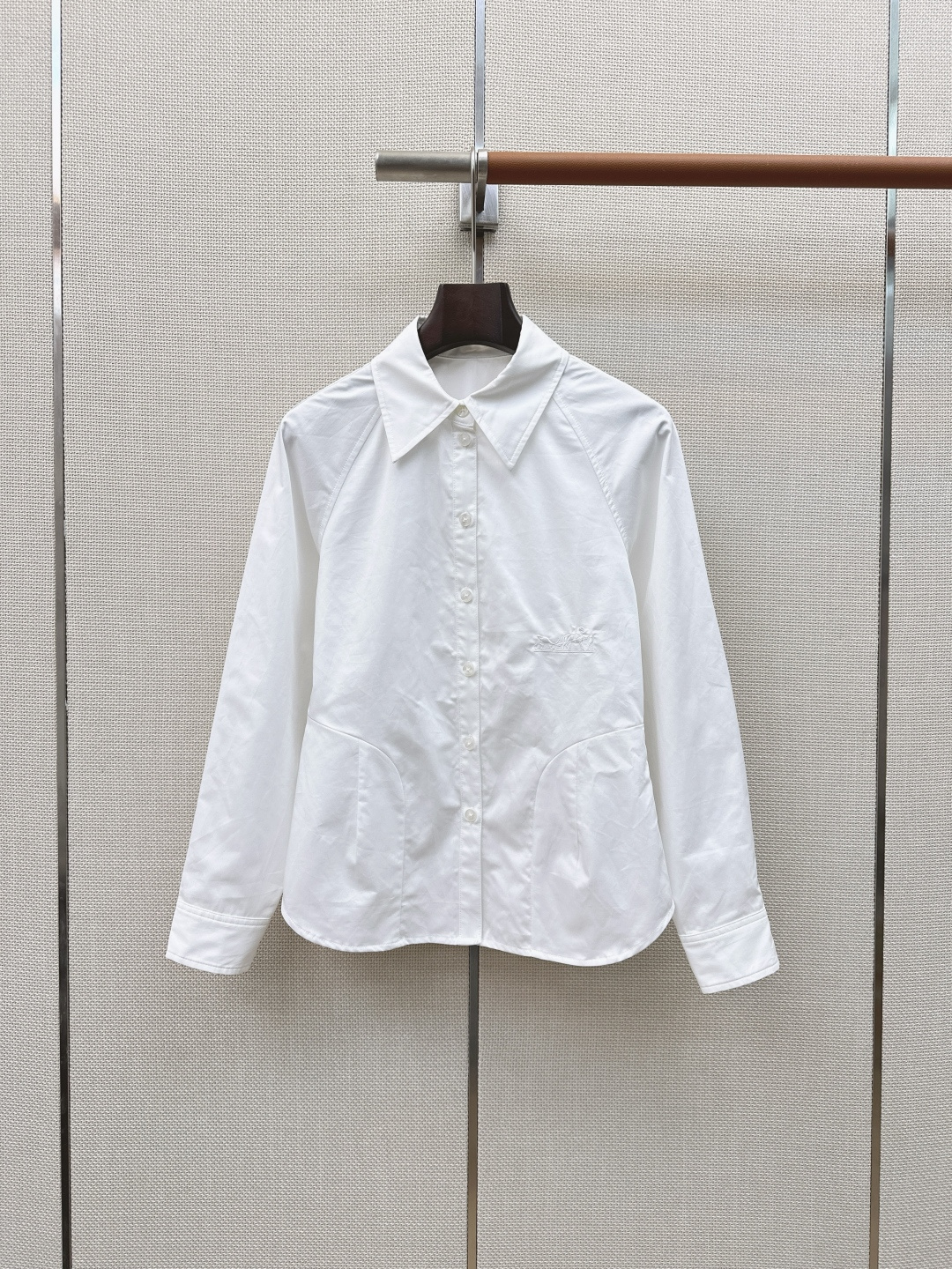 Her 26Ss——— 🤍 sml s 88 57 Novità Camicia