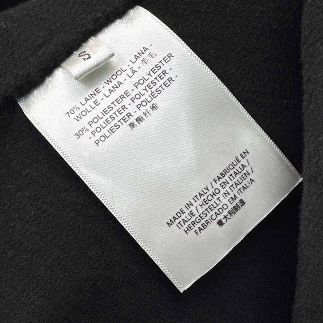 高知感穿搭 Her 26Ss————秋冬最新款白富美必入连帽双面昵外套🤍秋冬新品叠搭神器 纯手工制作双面尼面料 重工艺手
