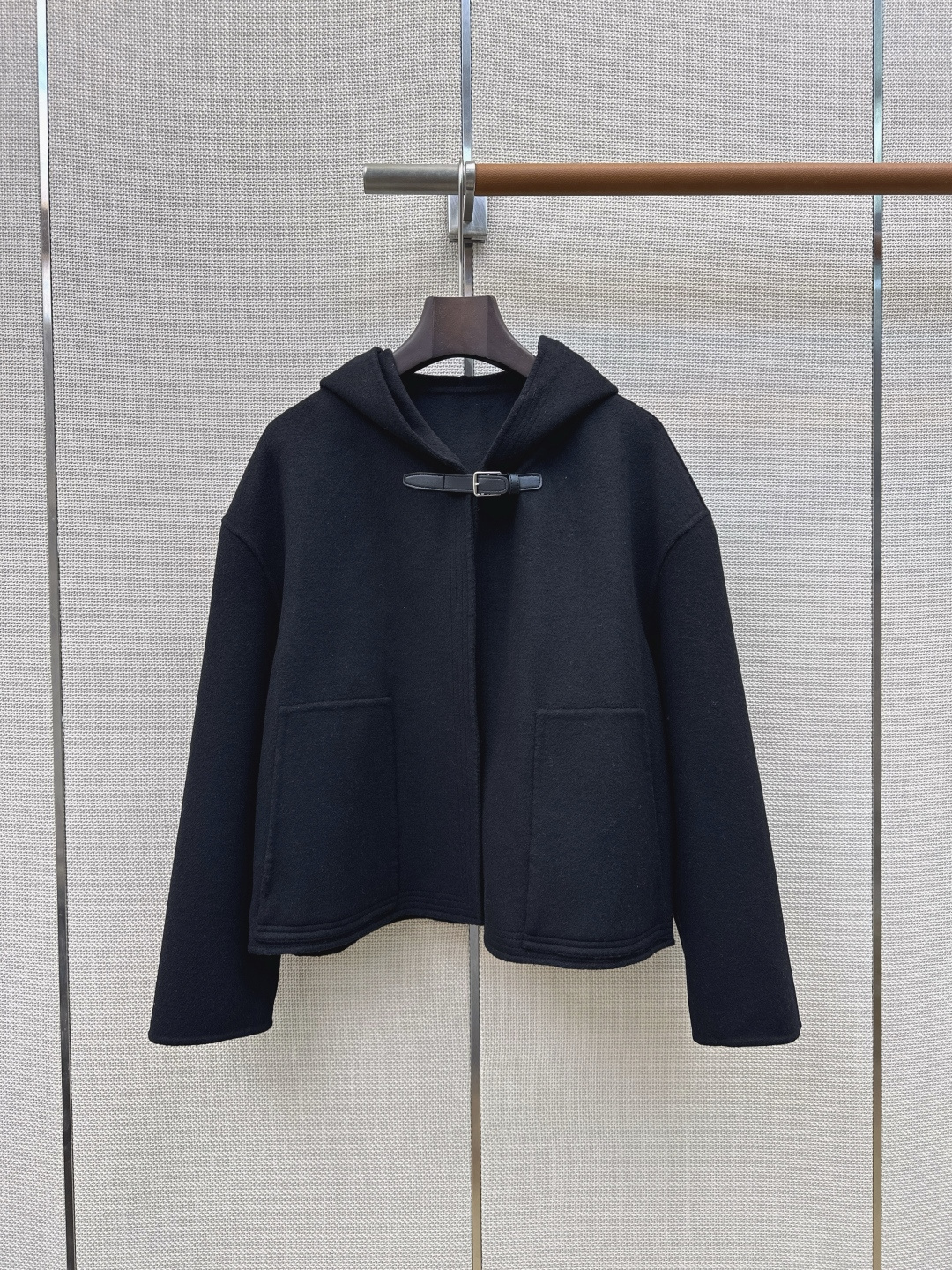 高知感穿搭 Her 26Ss————秋冬最新款白富美必入连帽双面昵外套🤍秋冬新品叠搭神器 纯手工制作双面尼面料 重工艺手