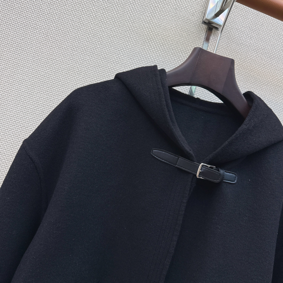 高知感穿搭 Her 26Ss————秋冬最新款白富美必入连帽双面昵外套🤍秋冬新品叠搭神器 纯手工制作双面尼面料 重工艺手
