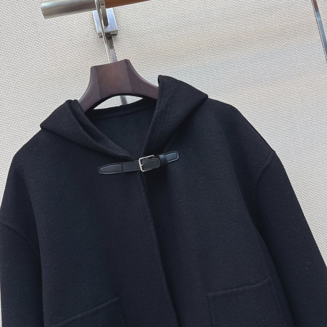 高知感穿搭 Her 26Ss————秋冬最新款白富美必入连帽双面昵外套🤍秋冬新品叠搭神器 纯手工制作双面尼面料 重工艺手