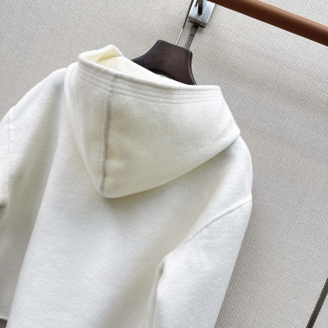 高知感穿搭 Her 26Ss————秋冬最新款白富美必入连帽双面昵外套🤍秋冬新品叠搭神器 纯手工制作双面尼面料 重工艺手