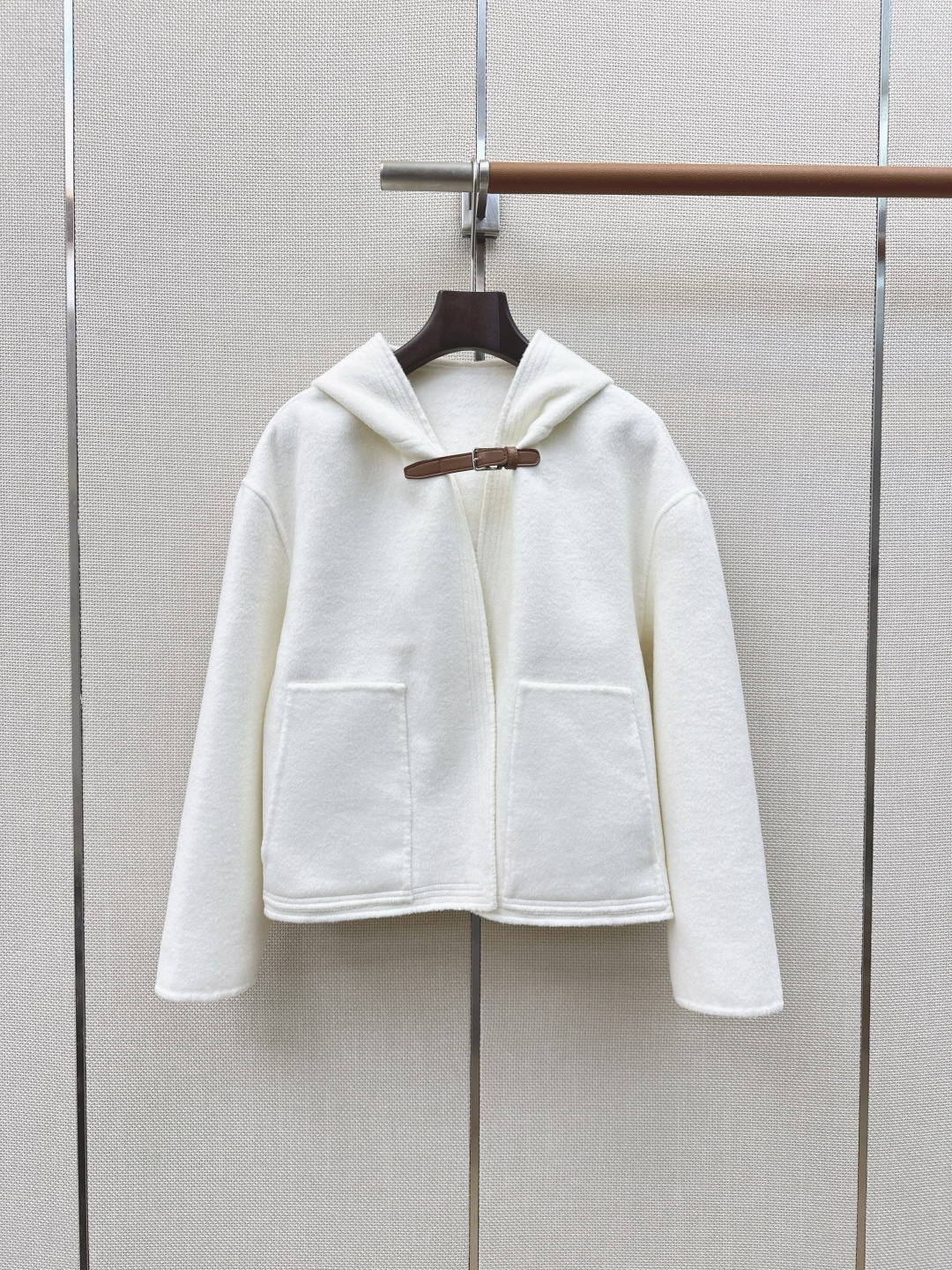 高知感穿搭 Her 26Ss————秋冬最新款白富美必入连帽双面昵外套🤍秋冬新品叠搭神器 纯手工制作双面尼面料 重工艺手