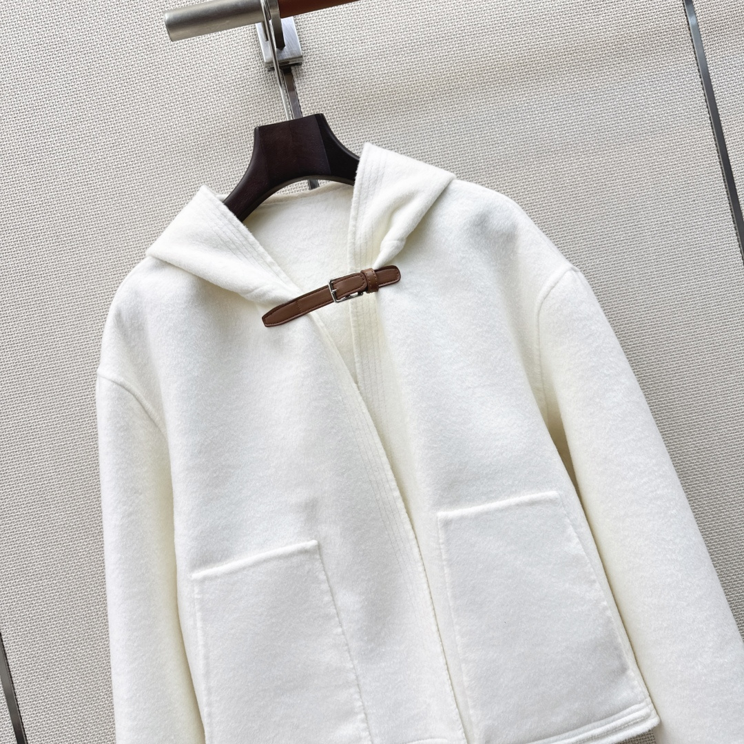 高知感穿搭 Her 26Ss————秋冬最新款白富美必入连帽双面昵外套🤍秋冬新品叠搭神器 纯手工制作双面尼面料 重工艺手