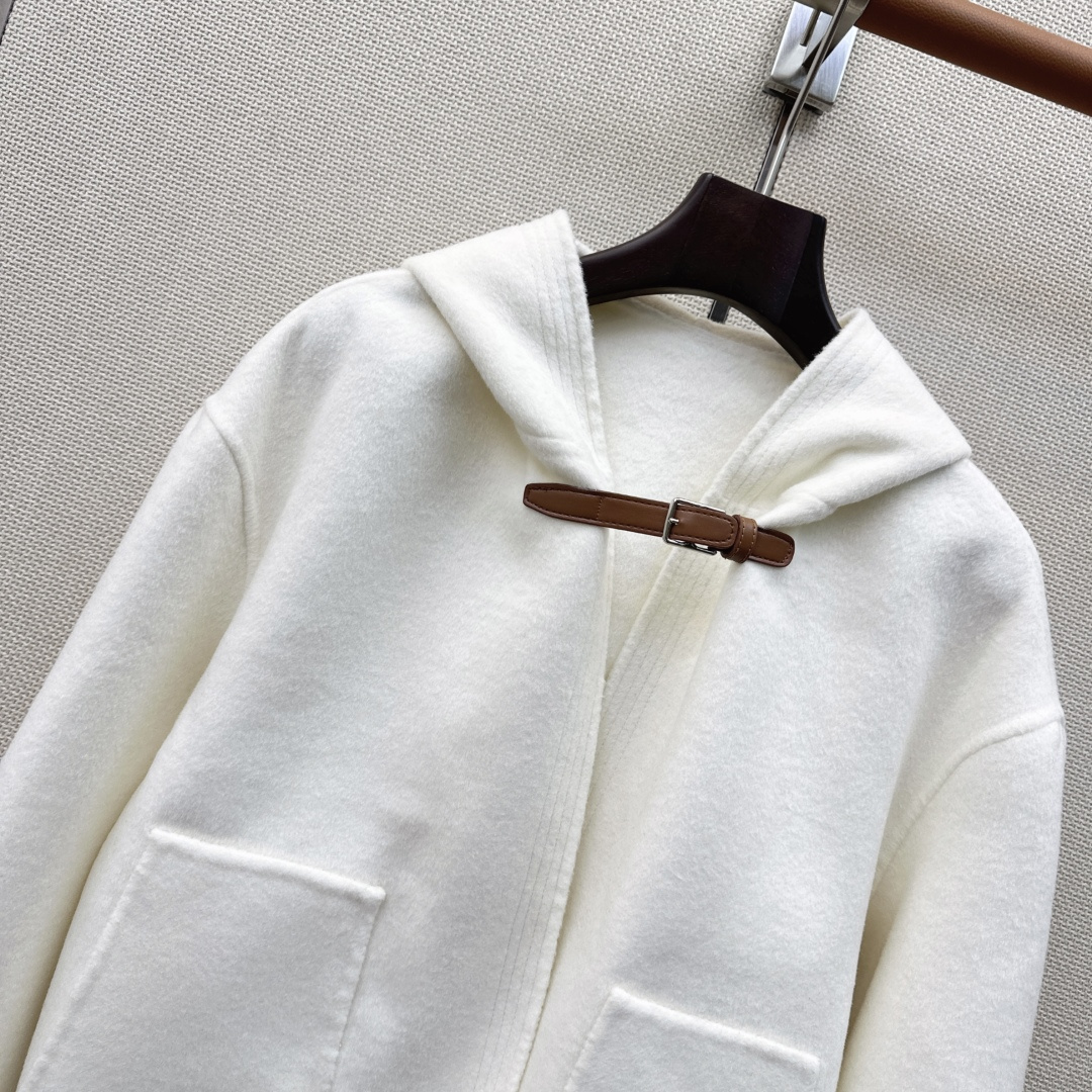 高知感穿搭 Her 26Ss————秋冬最新款白富美必入连帽双面昵外套🤍秋冬新品叠搭神器 纯手工制作双面尼面料 重工艺手