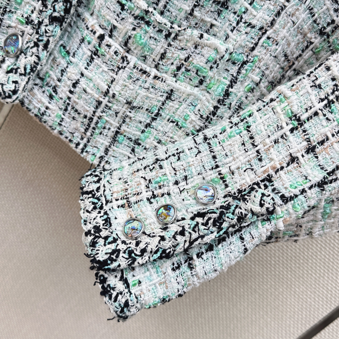 C家 26Ss———早秋最新款气质编织圆领外套🤍yb开发绝美混色编织面料实物超美 立体肌理感精致感满满 上身自带一种高贵