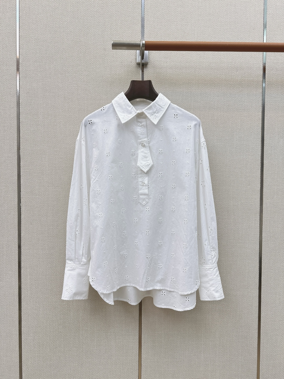 Ce 26Ss——— 🤍 sml s 52 110 65 Novità Camicia
