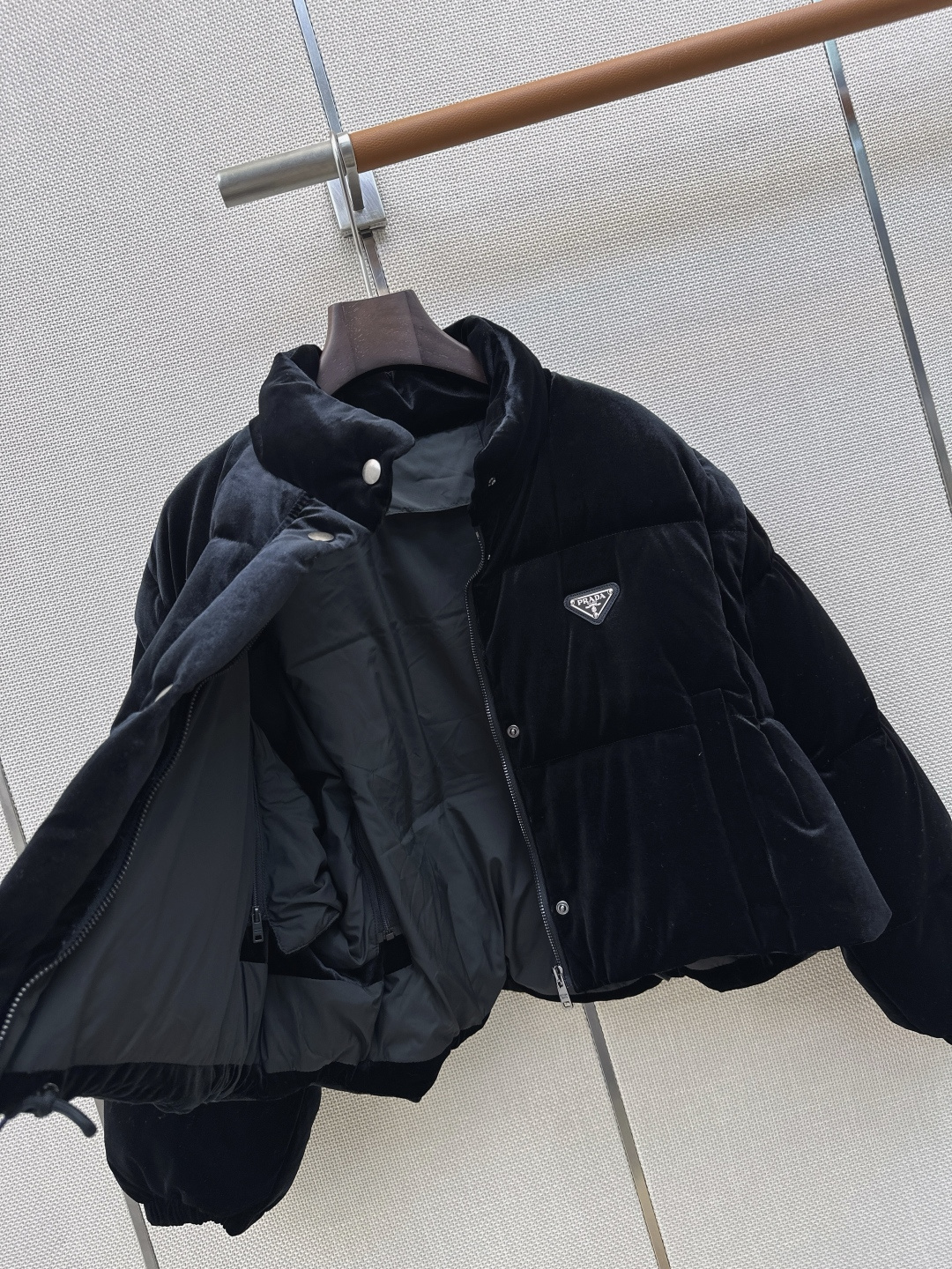 爆单推荐 PD 26Ss————秋冬最新款可拆卸袖丝绒羽绒面包服🖤不挑个子立体剪裁H版型 上身时髦又帅气 秋冬必备街头风