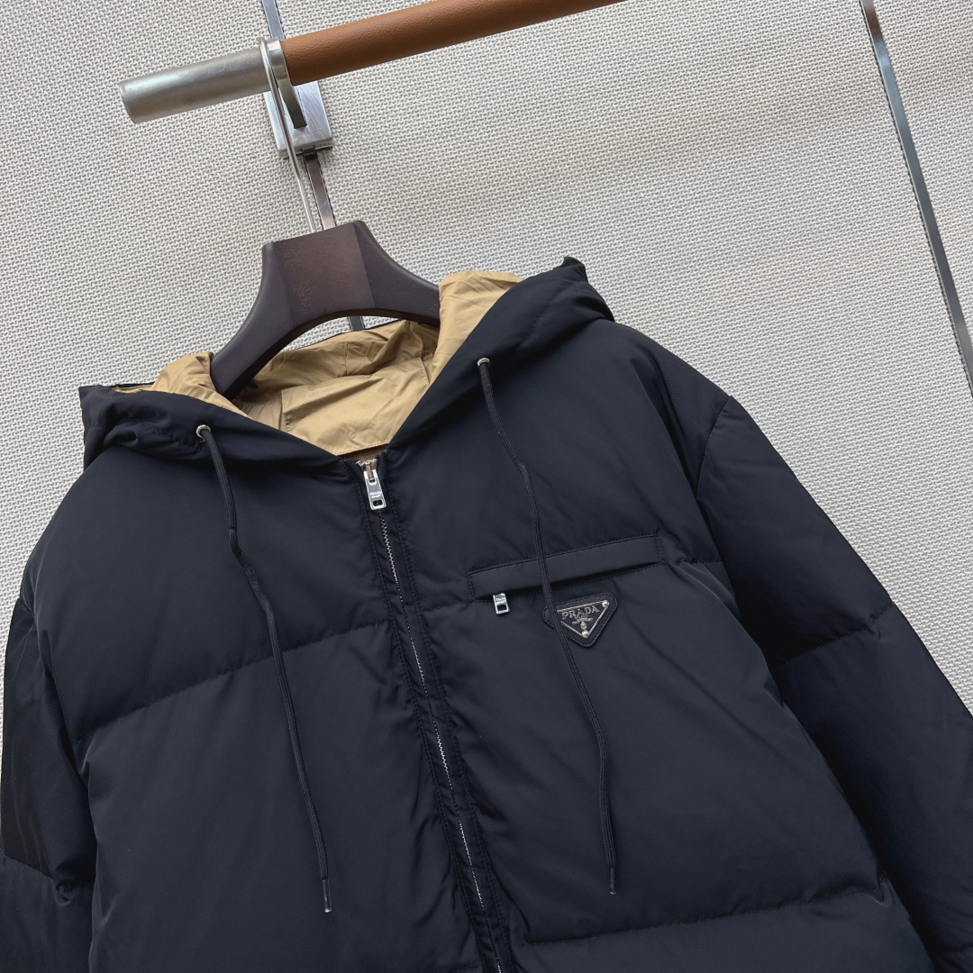 独家首发 PD 26Ss——秋冬官网最新款配色三角标装饰连帽羽绒服外套 🤎 立体剪裁H版型经典时髦又帅气 原版徽标字母l
