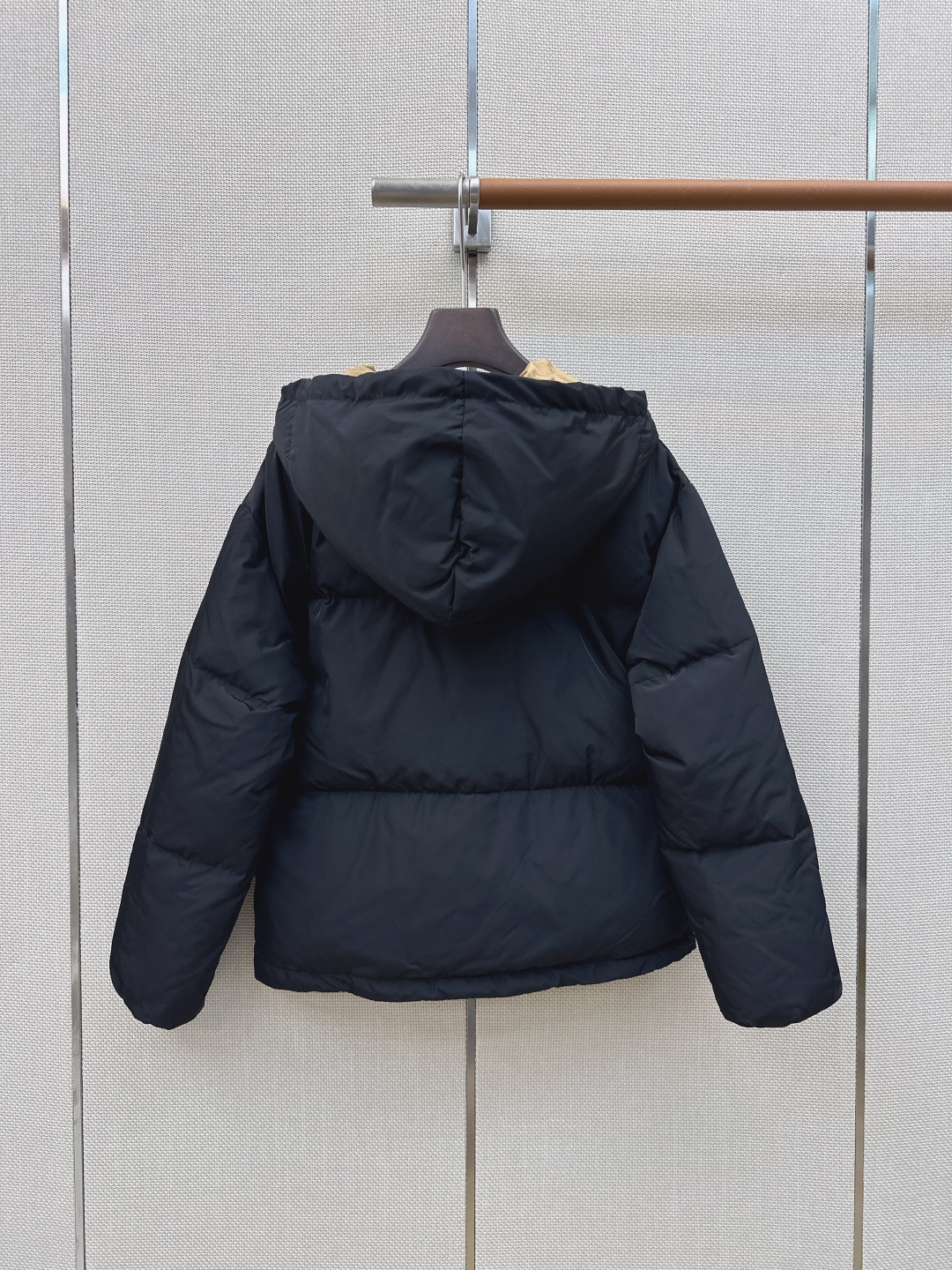独家首发 PD 26Ss——秋冬官网最新款配色三角标装饰连帽羽绒服外套 🤎 立体剪裁H版型经典时髦又帅气 原版徽标字母l