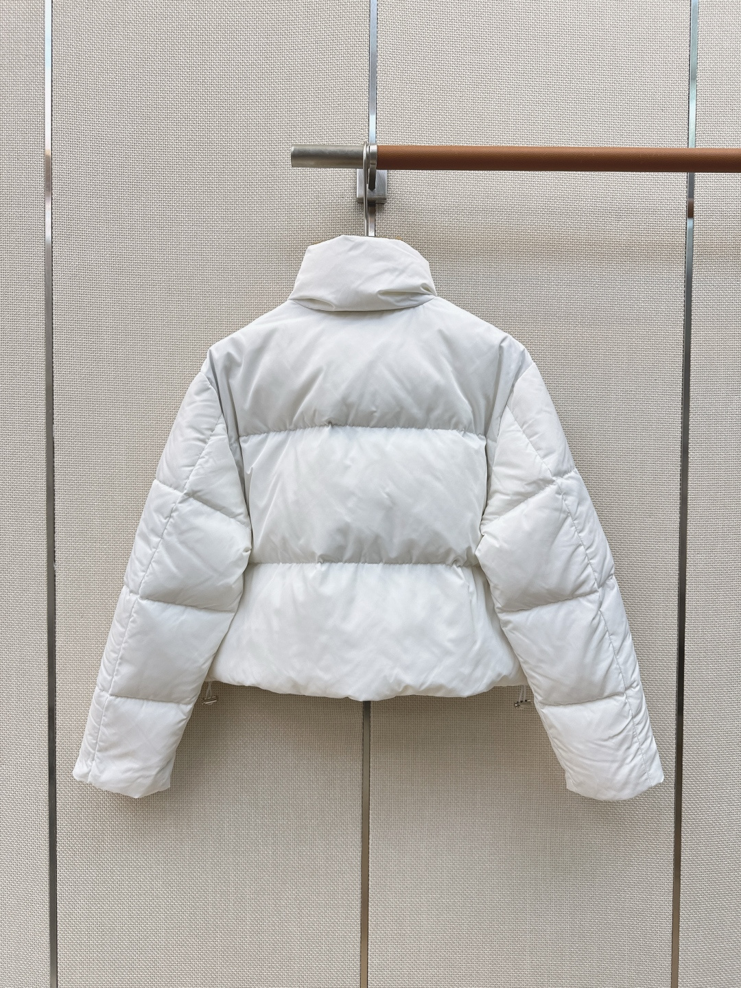独家首发 PD 26Ss——秋冬官网最新款配色三角标装饰立领短款羽绒服外套 🤎 立体剪裁H版型经典时髦又帅气 原版徽标字