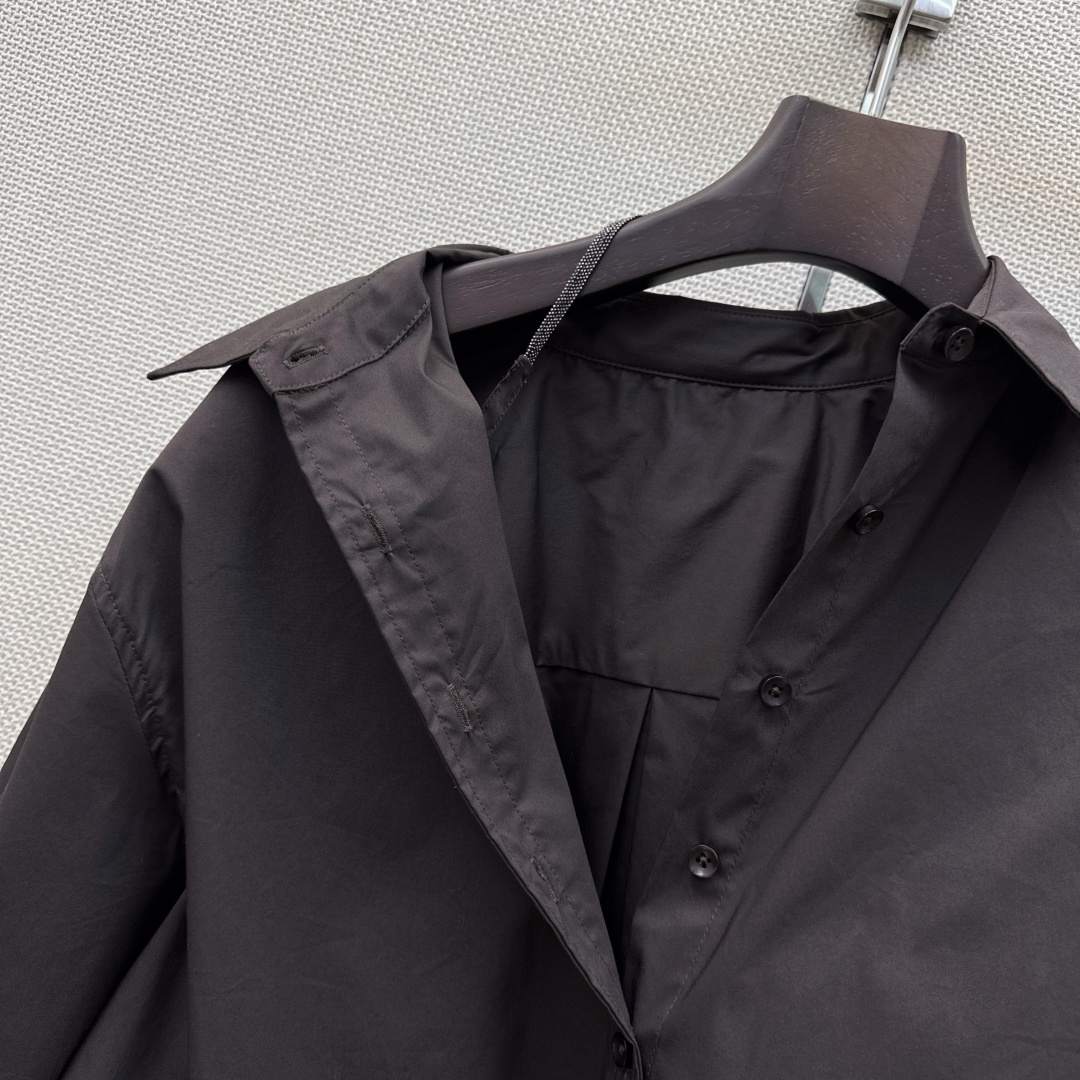 时髦单品 Bc 26Ss————早秋最新款精致感假两件衬衫 🤎内里链条吊带假两件设计 太好看了啊 超级温柔 自带神秘感 