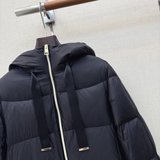 时髦小众设计 26Ss————秋冬最新款中长款连帽羽绒服🖤 H版型中长款连帽休闲剪裁 上身超显瘦 干净利落剪裁版型 上身 时髦小众设计 26Ss————秋冬最新款中长款连帽羽绒服🖤 H版型中长款连帽休闲剪裁 上身超显瘦 干净利落剪裁版型 上身