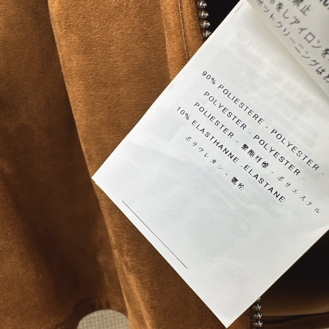 长腿精穿搭 Miu 26Ss————早秋最新款环保麂皮绒百搭Mini半裙🤎定制环保麂皮绒面料  上身就是腿精本精 溢出屏