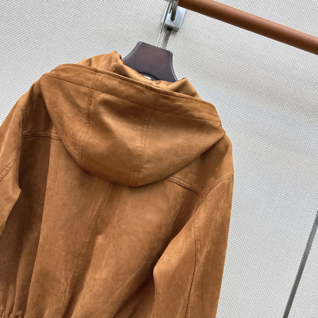 减龄缪式穿搭 Miu 26Ss————早秋最新款环保麂皮绒连帽休闲外套🤎充满减龄复古的缪系穿搭风格 富贵时髦 上身超级减