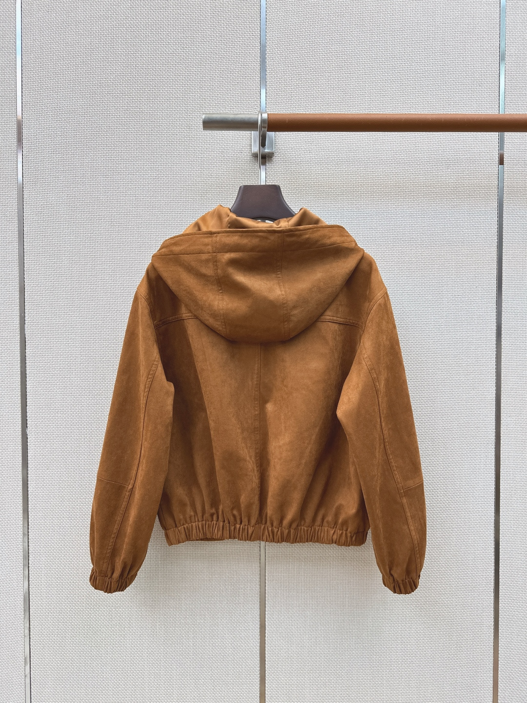 减龄缪式穿搭 Miu 26Ss————早秋最新款环保麂皮绒连帽休闲外套🤎充满减龄复古的缪系穿搭风格 富贵时髦 上身超级减