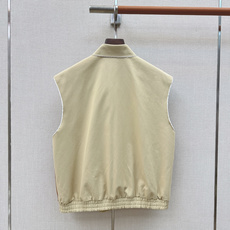 减龄缪系穿搭 Miu 26Ss————春夏最新款环保麂皮绒拼色马甲外套 🤎采用定制环保麂皮面料 触感柔软 自带复古滤镜 减龄缪系穿搭 Miu 26Ss————春夏最新款环保麂皮绒拼色马甲外套 🤎采用定制环保麂皮面料 触感柔软 自带复古滤镜