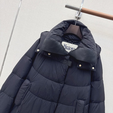 时髦小众设计 26Ss————秋冬最新款中长款连帽羽绒服🖤 H版型中长款连帽休闲剪裁 上身超显瘦 干净利落剪裁版型 上身 时髦小众设计 26Ss————秋冬最新款中长款连帽羽绒服🖤 H版型中长款连帽休闲剪裁 上身超显瘦 干净利落剪裁版型 上身