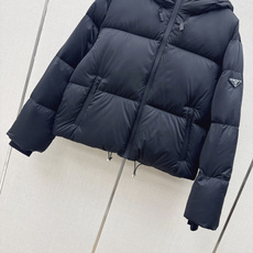 爆单款推荐 PD 26Ss————秋冬最新款连帽短款羽绒面包服外套🖤不挑个子立体剪裁H版型 上身时髦又帅气 秋冬必备街头 爆单款推荐 PD 26Ss————秋冬最新款连帽短款羽绒面包服外套🖤不挑个子立体剪裁H版型 上身时髦又帅气 秋冬必备街头