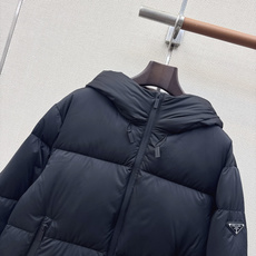 爆单款推荐 PD 26Ss————秋冬最新款连帽短款羽绒面包服外套🖤不挑个子立体剪裁H版型 上身时髦又帅气 秋冬必备街头 爆单款推荐 PD 26Ss————秋冬最新款连帽短款羽绒面包服外套🖤不挑个子立体剪裁H版型 上身时髦又帅气 秋冬必备街头