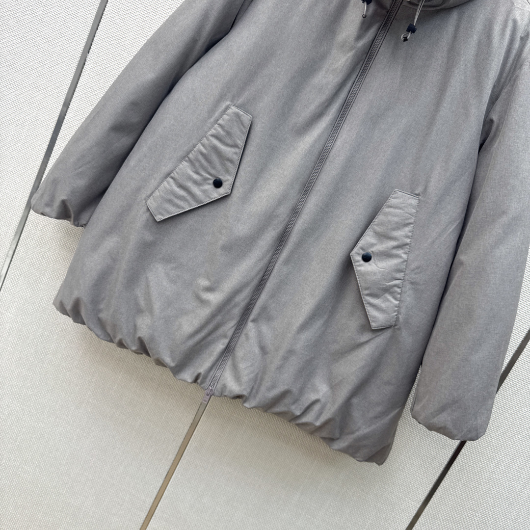 时髦小众设计 26Ss————秋冬最新款中长款立领羽绒服🖤 H版型中长款连帽休闲剪裁 上身超显瘦 干净利落剪裁版型 上身 时髦小众设计 26Ss————秋冬最新款中长款立领羽绒服🖤 H版型中长款连帽休闲剪裁 上身超显瘦 干净利落剪裁版型 上身